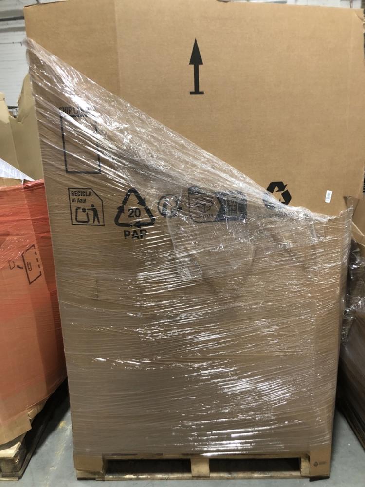 Lot 1057  
            Chesterfield SR40 - Collection or Optional Delivery Available 

                
PALLET OF ASSORTED ITEMS TO INCLUDE TAIGEAR BAG IN PINK (LOCATION: SR42)