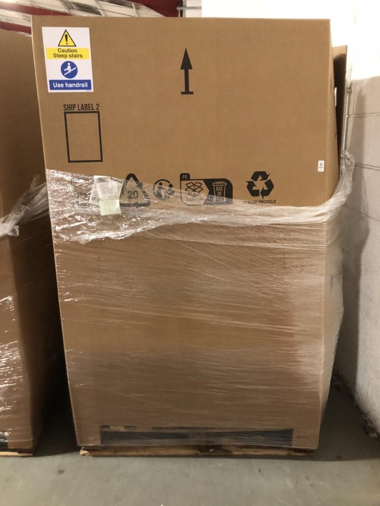 Lot 1061  
            Chesterfield SR40 - Collection or Optional Delivery Available 

                
PALLET OF ASSORTED ITEMS TO INCLUDE PICKLEBALL BAT (LOCATION: SR42)