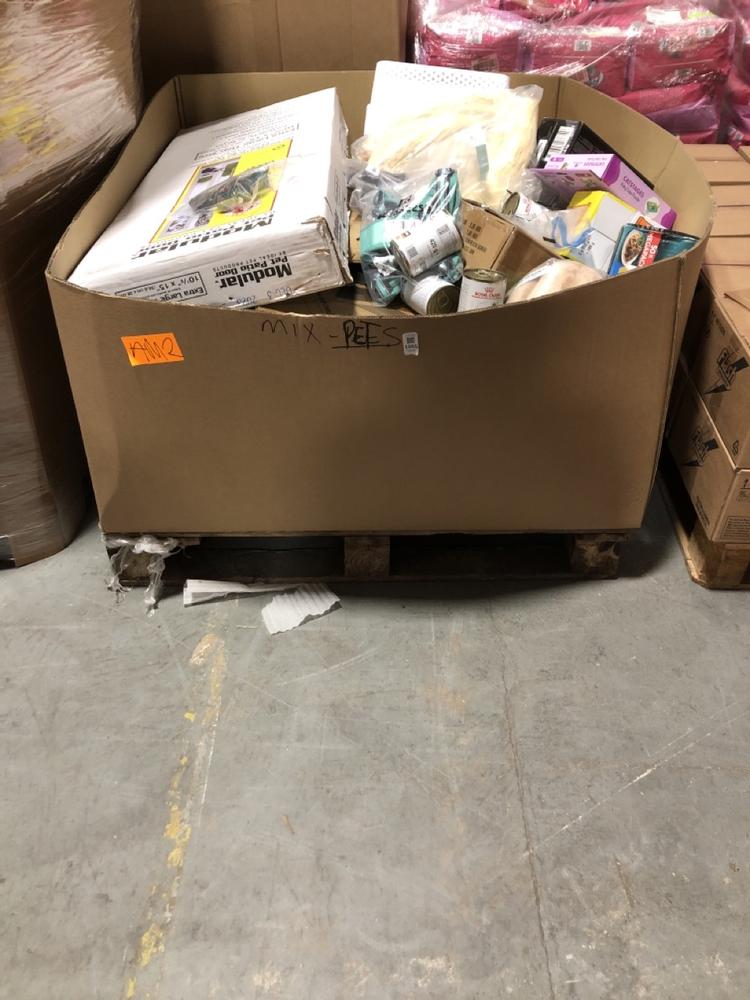 Lot 1065  
            Chesterfield SR40 - Collection or Optional Delivery Available 

                
PALLET OF ASSORTED ITEMS TO INCLUDE DOG LEASH IN GREY (LOCATION: SR42)
