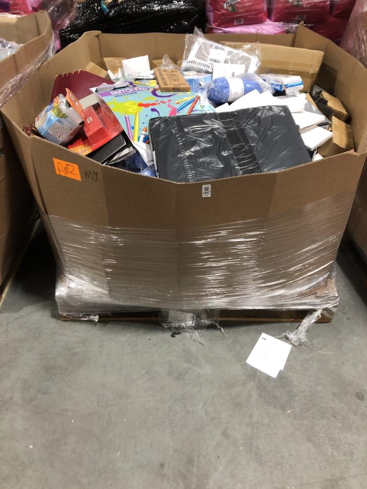 Lot 1067  
            Chesterfield SR40 - Collection or Optional Delivery Available 

                
PALLET OF ASSORTED ITEMS TO INCLUDE WRIST STRAPS (LOCATION: SR42)