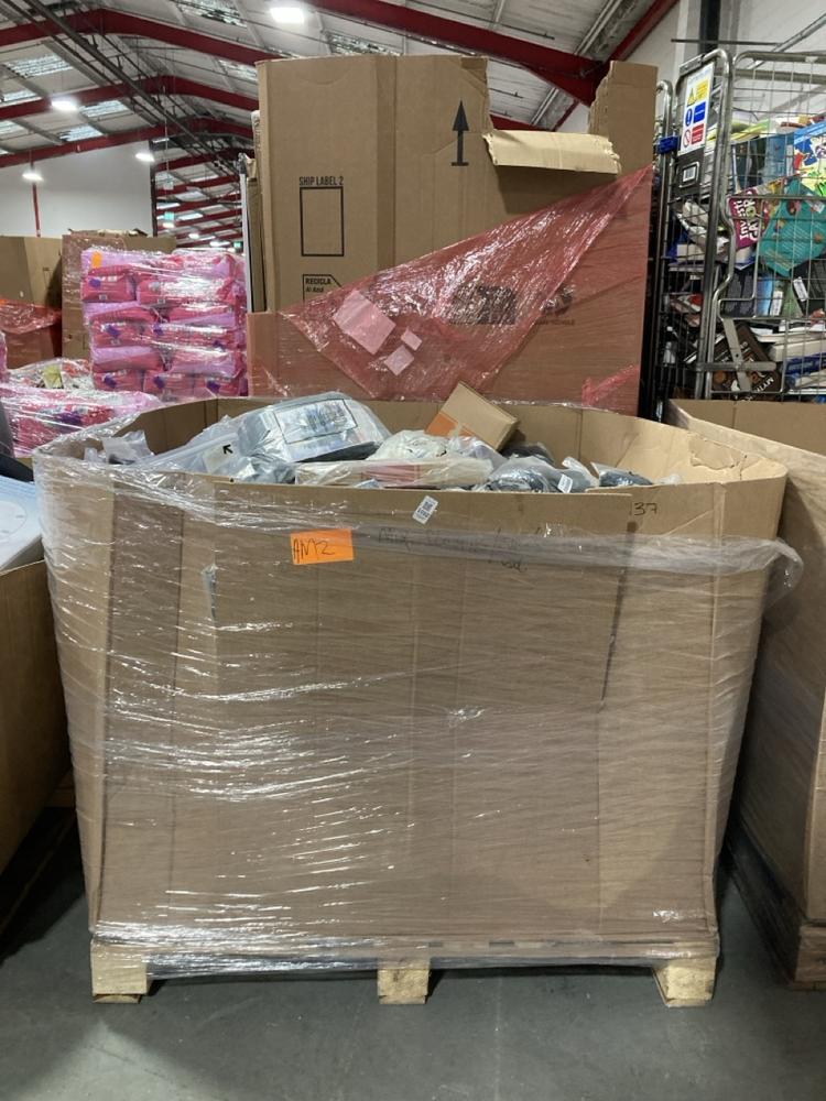 Lot 1082  
            Chesterfield SR40 - Collection or Optional Delivery Available 

                
PALLET OF ASSORTED ITEMS TO INCLUDE DIABETIC SOCKS SIZE 9-11 (LOCATION: SR42)