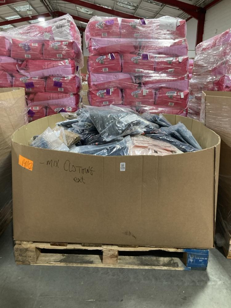 Lot 1085  
            Chesterfield SR40 - Collection or Optional Delivery Available 

                
PALLET OF ASSORTED ITEMS TO INCLUDE T-SHIRT IN GREY SIZE S (LOCATION: SR42)