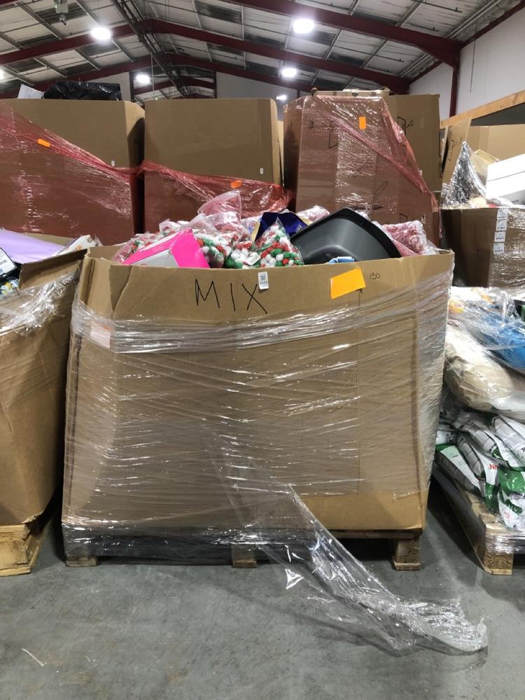 Lot 1103  
            Chesterfield SR40 - Collection or Optional Delivery Available 

                
PALLET OF ASSORTED ITEMS TO INCLUDE BREEDER CELECT CAT LITTER (LOCATION: SR42)