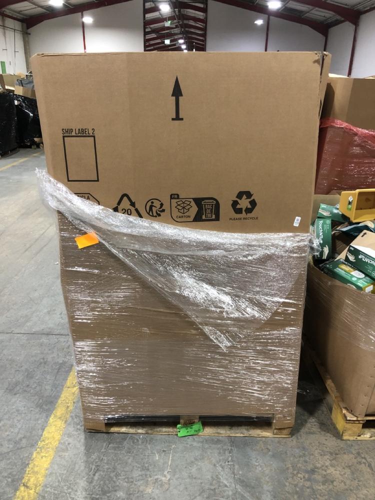 Lot 1105  
            Chesterfield SR40 - Collection or Optional Delivery Available 

                
PALLET OF ASSORTED ITEMS TO INCLUDE FUNCTION TABLE (LOCATION: SR42)