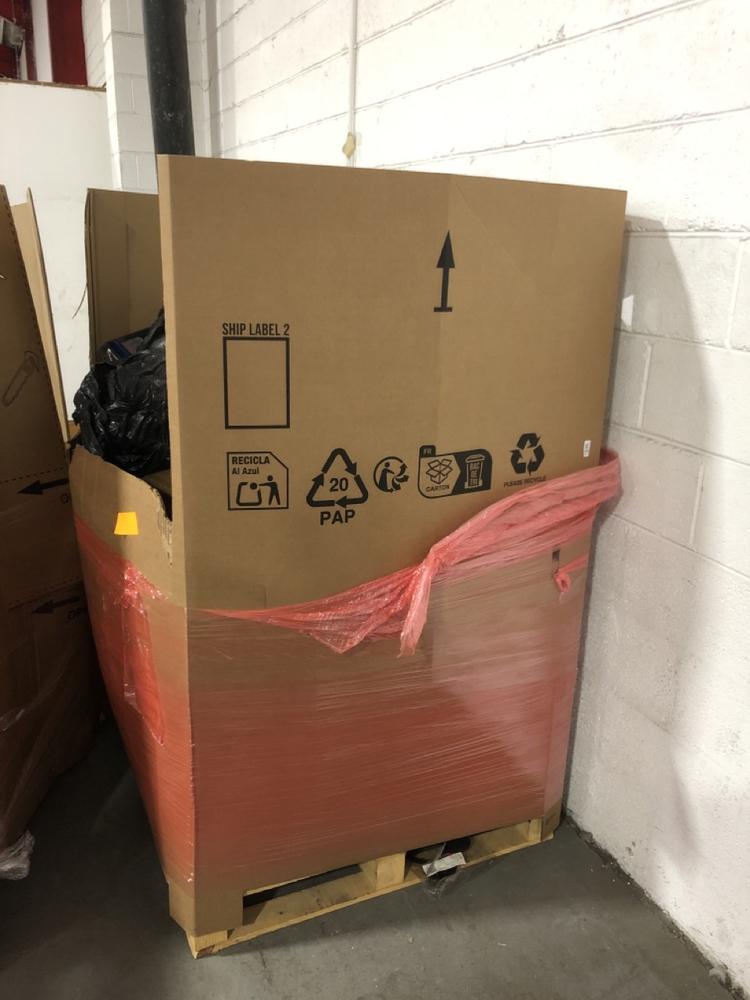 Lot 1106  
            Chesterfield SR40 - Collection or Optional Delivery Available 

                
PALLET OF ASSORTED ITEMS TO INCLUDE SHARK CARPET XPERT VACUUM CLEANER (LOCATION: ...