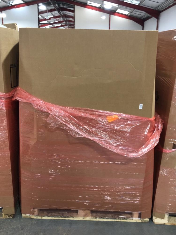 Lot 1112  
            Chesterfield SR40 - Collection or Optional Delivery Available 

                
PALLET OF ASSORTED ITEMS TO INCLUDE 3 SEATER ROUND DINING TABLE (LOCATION: SR42)