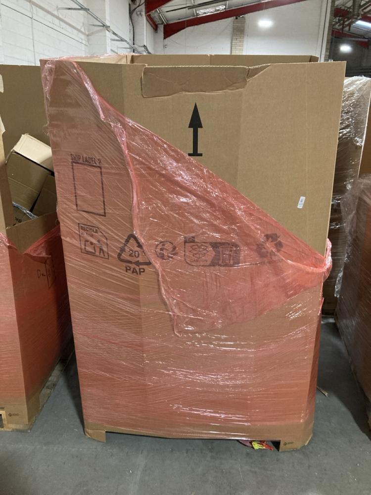 Lot 1120  
            Chesterfield SR40 - Collection or Optional Delivery Available 

                
PALLET OF ASSORTED ITEMS TO INCLUDE PET GATE IN BLACK (LOCATION: SR42)