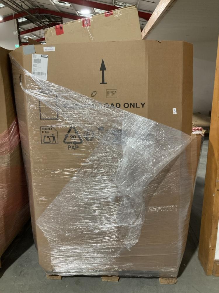 Lot 1123  
            Chesterfield SR40 - Collection or Optional Delivery Available 

                
PALLET OF ASSORTED ITEMS TO INCLUDE SIDE TABLE (LOCATION: SR42)