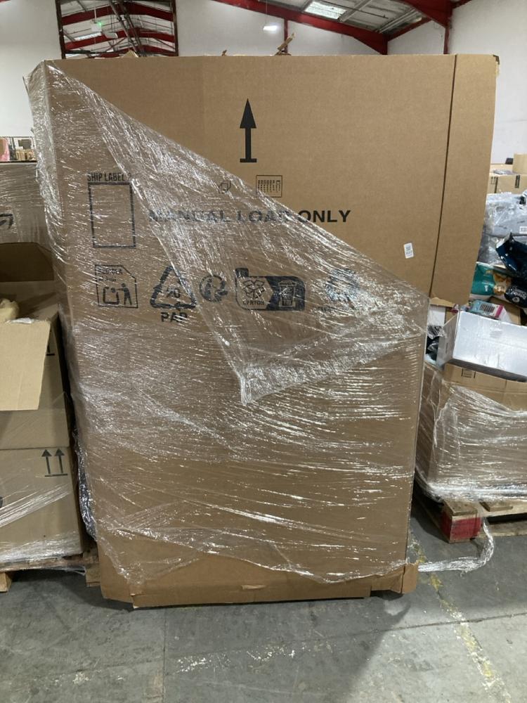 Lot 1127  
            Chesterfield SR40 - Collection or Optional Delivery Available 

                
PALLET OF ASSORTED ITEMS TO INCLUDE CLEAR UMBRELLA (LOCATION: SR42)