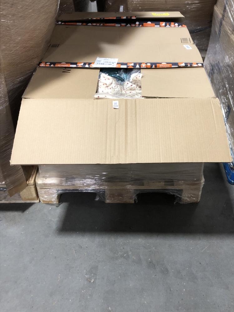 Lot 1132  
            Chesterfield SR40 - Collection or Optional Delivery Available 

                
PALLET OF ASSORTED ITEMS TO INCLUDE KIDS TOP IN CREAM SIZE 18M (LOCATION: SR42)