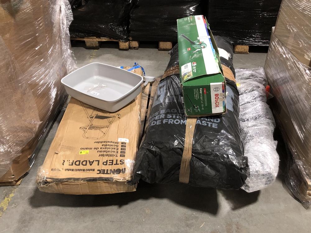 Lot 1141  
            Chesterfield SR40 - Collection or Optional Delivery Available 

                
PALLET OF ASSORTED ITEMS TO INCLUDE BOSCH CORDLESS HEDGECUTTER (LOCATION: SR42)