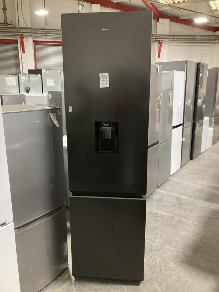 Lot 114  
            Chesterfield SR40 - Collection or Optional Delivery Available 

                
SAMSUNG FREESTANDING FRIDGE FREEZER IN BLACK MODEL: RB38C636DB1 ORIGINAL RRP- £64...