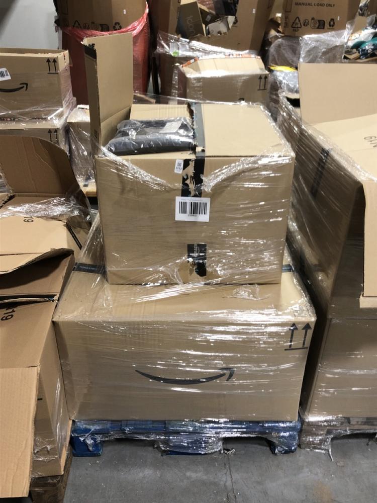 Lot 1152  
            Chesterfield SR40 - Collection or Optional Delivery Available 

                
PALLET OF ASSORTED ITEMS TO INCLUDE JEANS IN BLACK SIZE 42W X 32L (LOCATION: SR42)