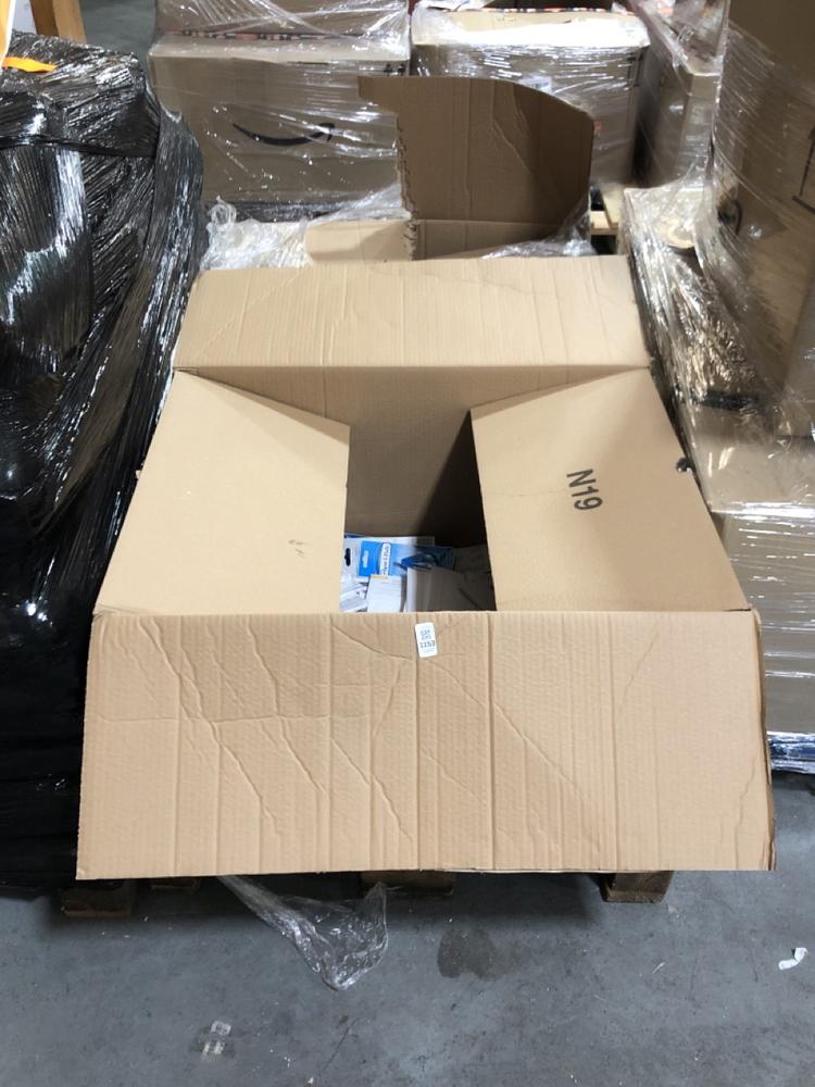 Lot 1153  
            Chesterfield SR40 - Collection or Optional Delivery Available 

                
PALLET OF ASSORTED ITEMS TO INCLUDE PAPER MATE CORRECTION TAPE (LOCATION: SR42)