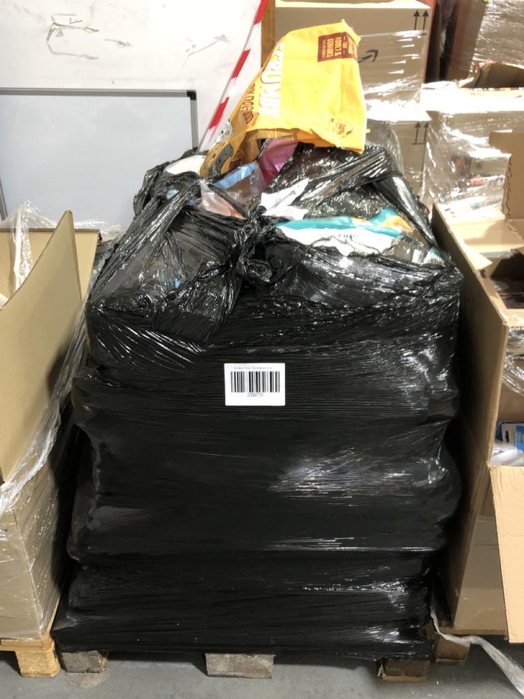 Lot 1154  
            Chesterfield SR40 - Collection or Optional Delivery Available 

                
PALLET OF ASSORTED ITEMS TO INCLUDE BREEDER CELECT CAT LITTER (LOCATION: SR42)