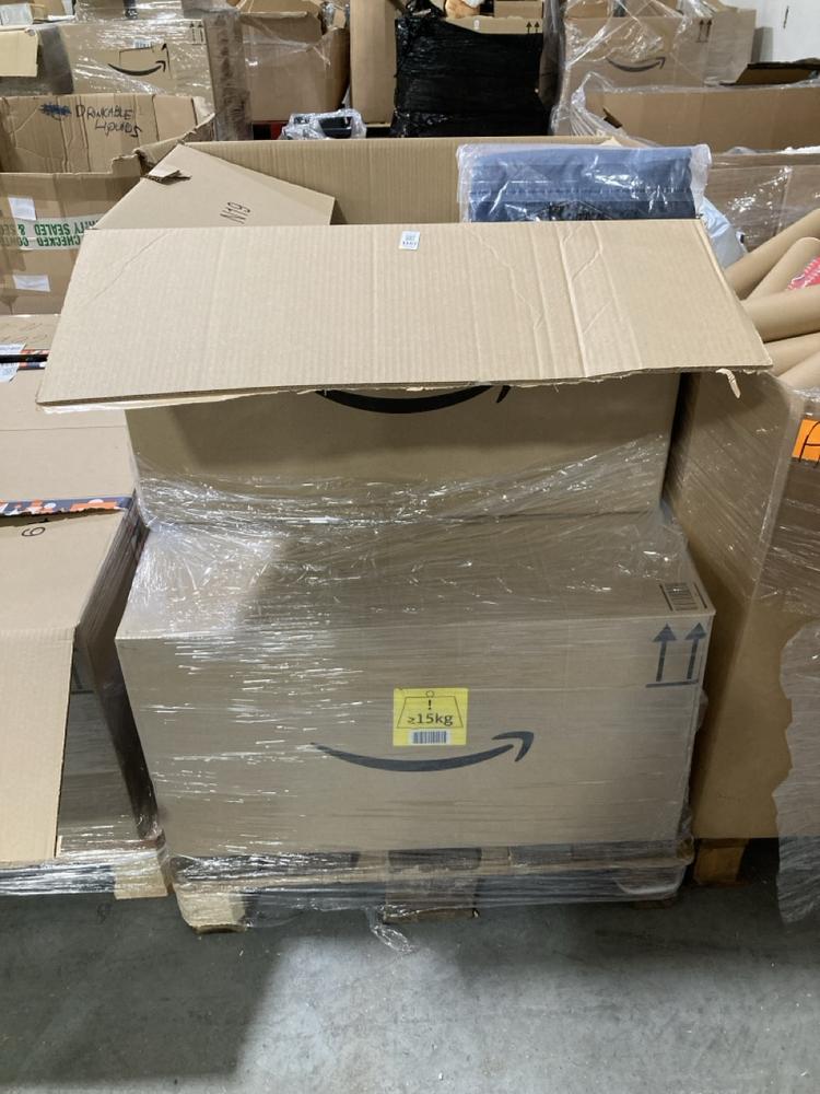 Lot 1161  
            Chesterfield SR40 - Collection or Optional Delivery Available 

                
PALLET OF ASSORTED ITEMS TO INCLUDE JEANS IN DENIM SIZE 40W X 29L (LOCATION: SR42)