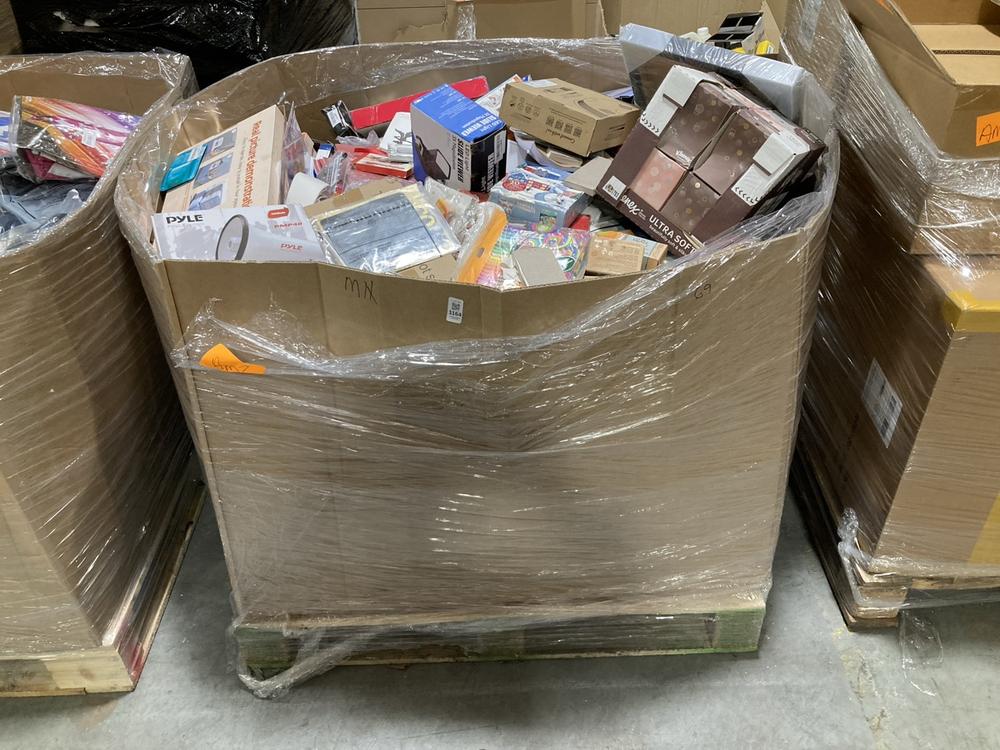 Lot 1164  
            Chesterfield SR40 - Collection or Optional Delivery Available 

                
PALLET OF ASSORTED ITEMS TO INCLUDE LED LIGHT SWIVEL VIEWER (LOCATION: SR42)