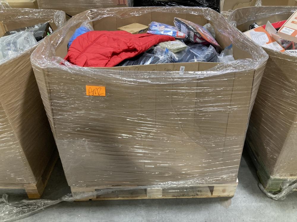 Lot 1165  
            Chesterfield SR40 - Collection or Optional Delivery Available 

                
PALLET OF ASSORTED ITEMS TO INCLUDE BODYWARMER IN RED SIZE M (LOCATION: SR42)