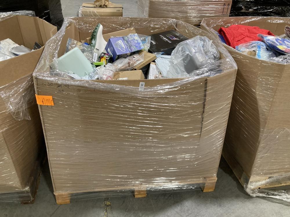 Lot 1166  
            Chesterfield SR40 - Collection or Optional Delivery Available 

                
PALLET OF ASSORTED ITEMS TO INCLUDE ANGEL TREE TOPPER (LOCATION: SR42)