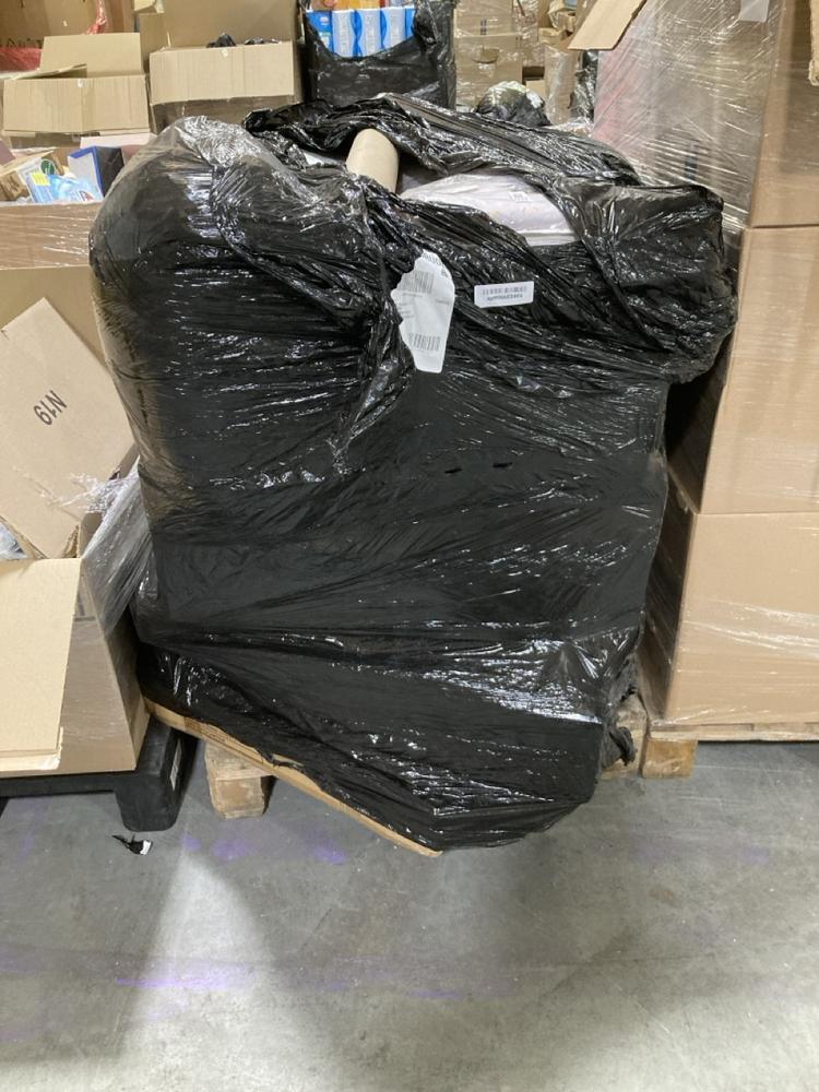 Lot 1171  
            Chesterfield SR40 - Collection or Optional Delivery Available 

                
PALLET OF ASSORTED ITEMS TO INCLUDE BAD PIRATE CHAIR BAG (LOCATION: SR42)
