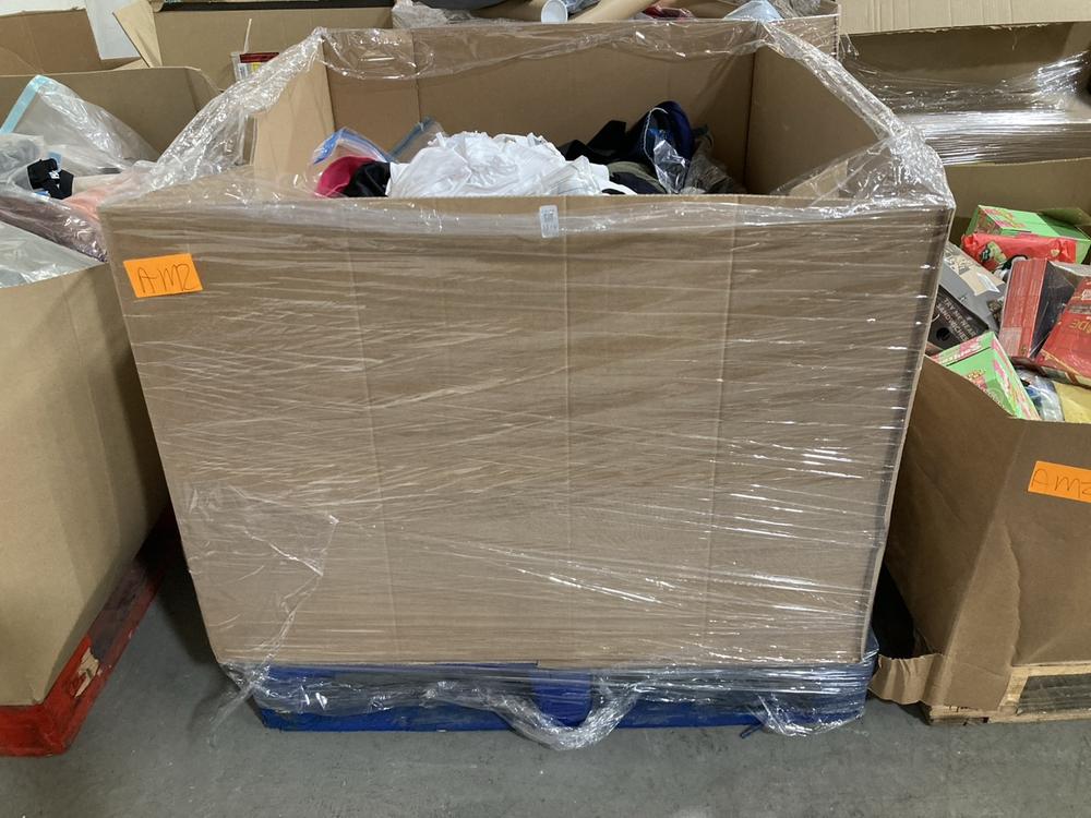 Lot 1176  
            Chesterfield SR40 - Collection or Optional Delivery Available 

                
PALLET OF ASSORTED ITEMS TO INCLUDE MIDNIGHT LAMP BULBS (LOCATION: SR42)