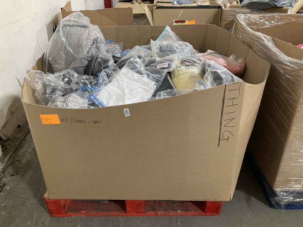 Lot 1177  
            Chesterfield SR40 - Collection or Optional Delivery Available 

                
PALLET OF ASSORTED ITEMS TO INCLUDE SHIRT IN WHITE SIZE M (LOCATION: SR42)