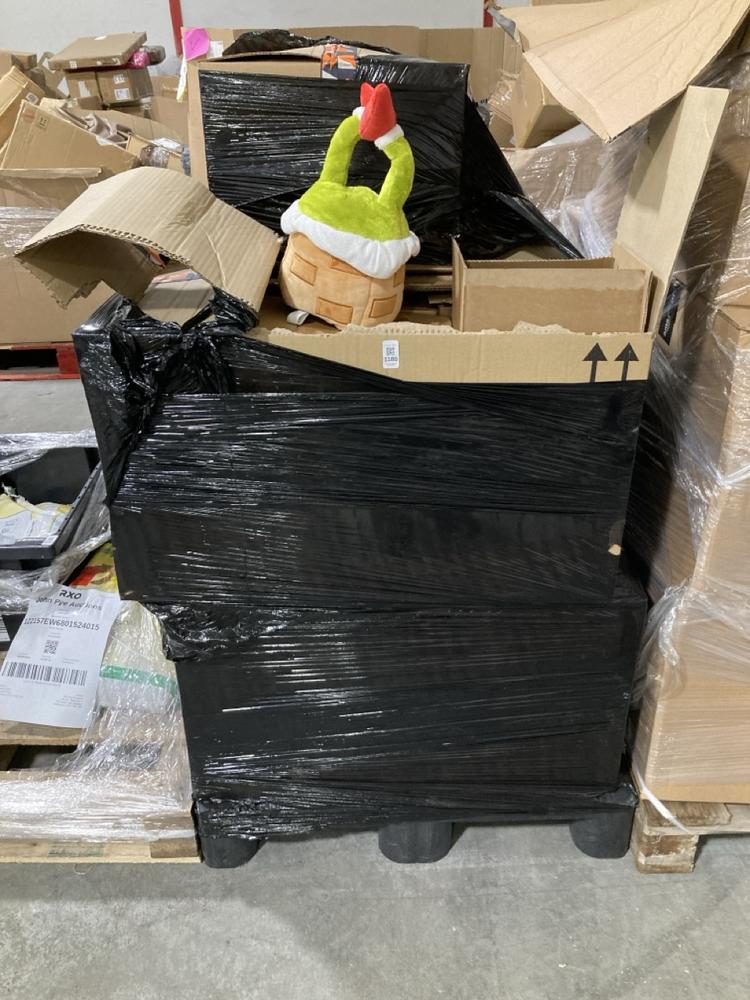 Lot 1180  
            Chesterfield SR40 - Collection or Optional Delivery Available 

                
PALLET OF ASSORTED ITEMS TO INCLUDE GRINCH CHIMNEY PLUSH (LOCATION: SR42)