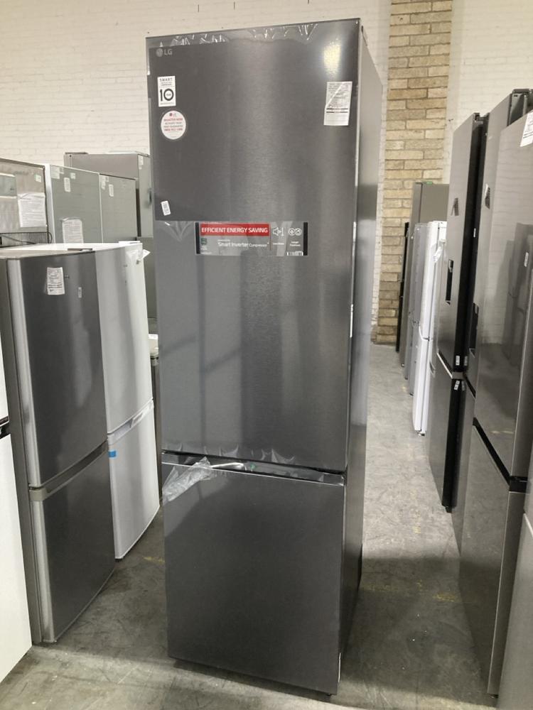 Lot 120  
            Chesterfield SR40 - Collection or Optional Delivery Available 

                
LG FREESTANDING FRIDGE FREEZER IN BLACK MODEL: GBBS 524CE ORIGINAL RRP- £699 (LOC...