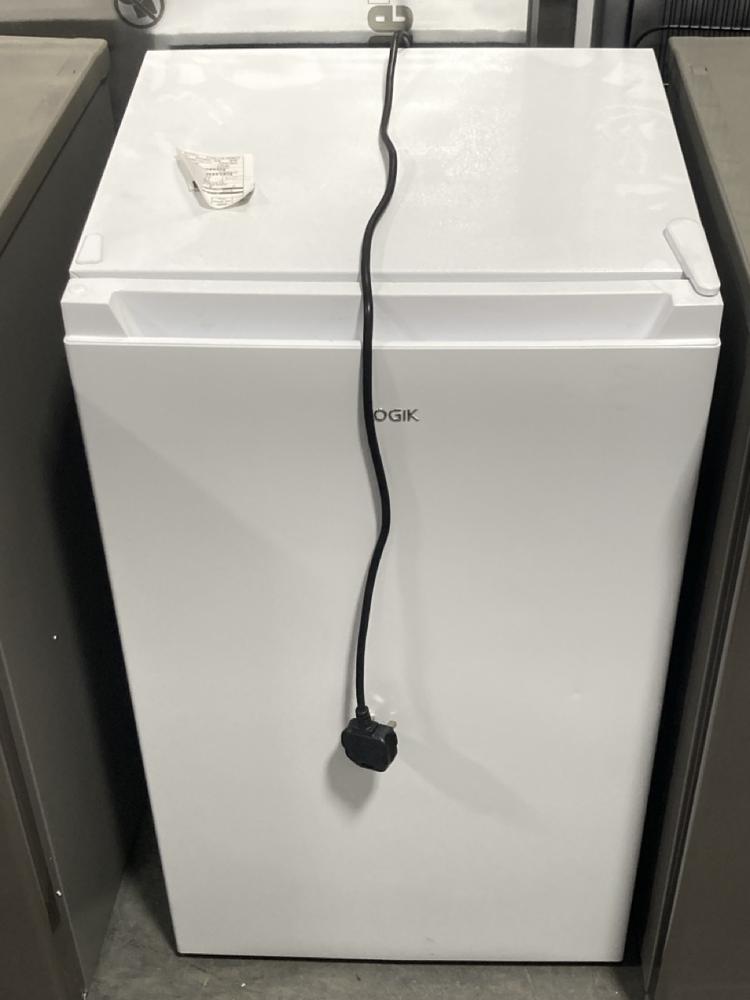 Lot 132  
            Chesterfield SR40 - Collection or Optional Delivery Available 

                
LOGIK UNDER COUNTER FRIDGE IN WHITE MODEL: LUL48W23 ORIGINAL RRP- £169 (LOCATION:...