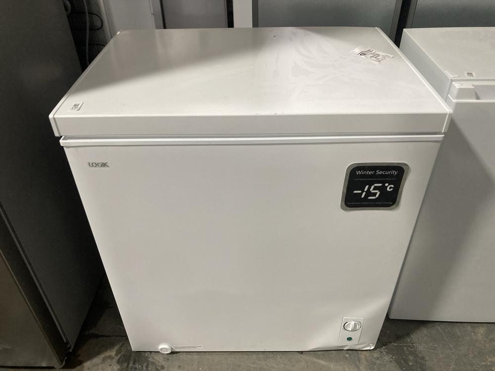 Lot 140  
            Chesterfield SR40 - Collection or Optional Delivery Available 

                
LOGIK CHEST FREEZER IN WHITE MODEL: L198CFW23 ORIGINAL RRP- £189 (LOCATION: A3)