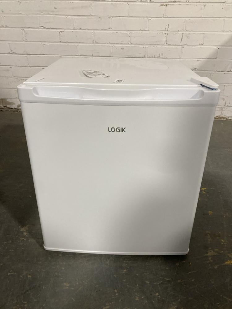 Lot 180  
            Chesterfield SR40 - Collection or Optional Delivery Available 

                
LOGIK TABLE TOP FRIDGE IN WHITE MODEL: LTT40W23 ORIGINAL RRP- £100 (LOCATION: A3)