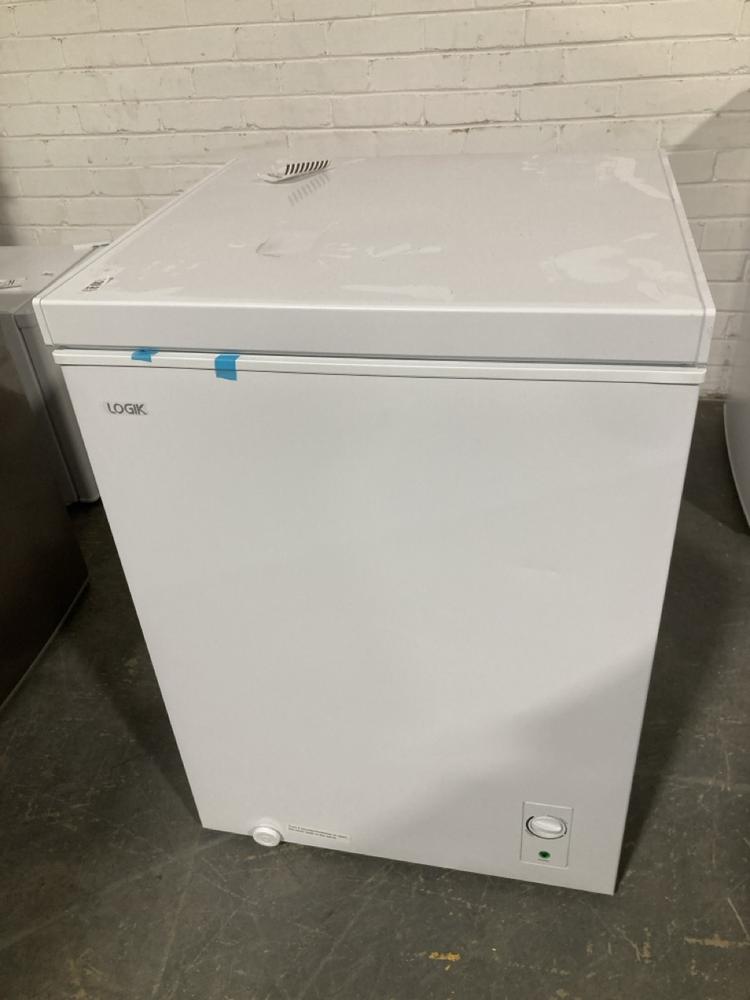 Lot 182  
            Chesterfield SR40 - Collection or Optional Delivery Available 

                
LOGIK CHEST FREEZER IN WHITE MODEL: L145CFW25 ORIGINAL RRP- £189 (LOCATION: A3)