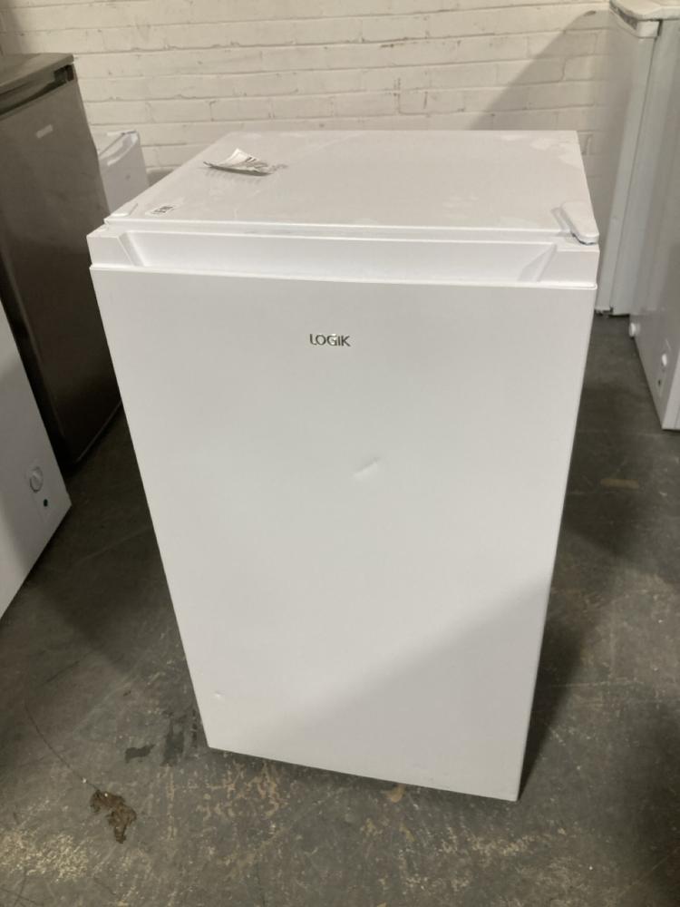 Lot 184  
            Chesterfield SR40 - Collection or Optional Delivery Available 

                
LOGIK FREESTANDING REFRIGERATOR IN WHITE MODEL: LUL48W23 ORIGINAL RRP- £169 (LOCA...