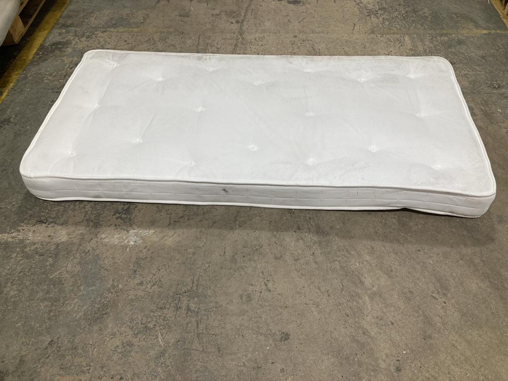 Lot 204  
            Chesterfield SR40 - Collection or Optional Delivery Available 

                
CLAY SPRING MATTRESS IN WHITE SIZE 90 X 190CM (LOCATION: A5)