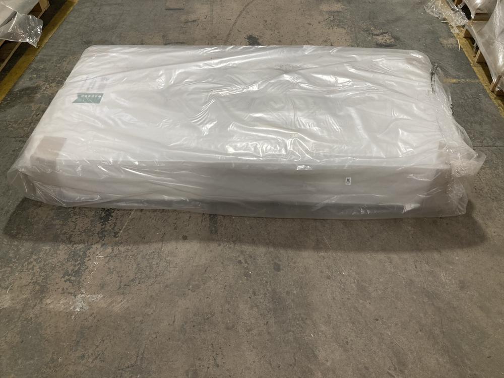 Lot 206  
            Chesterfield SR40 - Collection or Optional Delivery Available 

                
MATTRESS IN WHITE SIZE 90 X 190CM (LOCATION: A5)