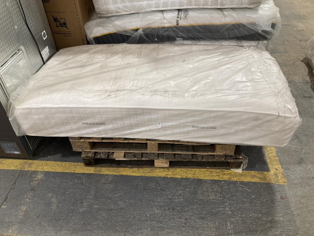 Lot 207  
            Chesterfield SR40 - Collection or Optional Delivery Available 

                
SPRING KING MATTRESS IN WHITE SIZE 90 X 190CM (LOCATION: A5)