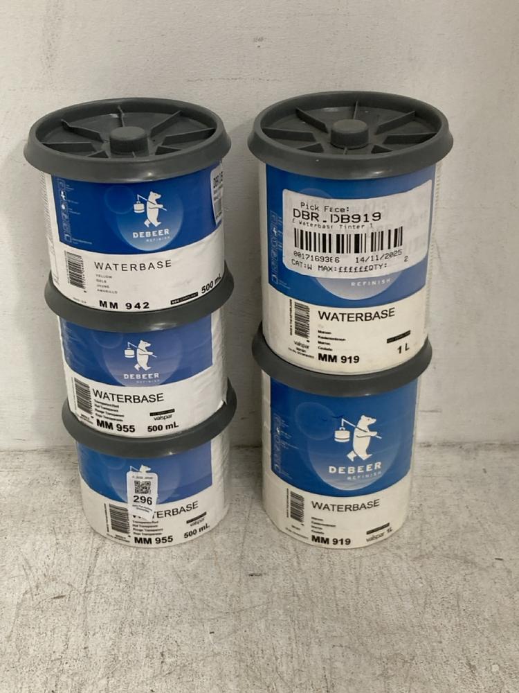 Lot 296  
            Chesterfield SR40 - Collection 

                
5 X ASSORTED LIQUIDS TO INCLUDE DEBEER WATERBASE IN RED 1L (COLLECTION ONLY) (LOC...