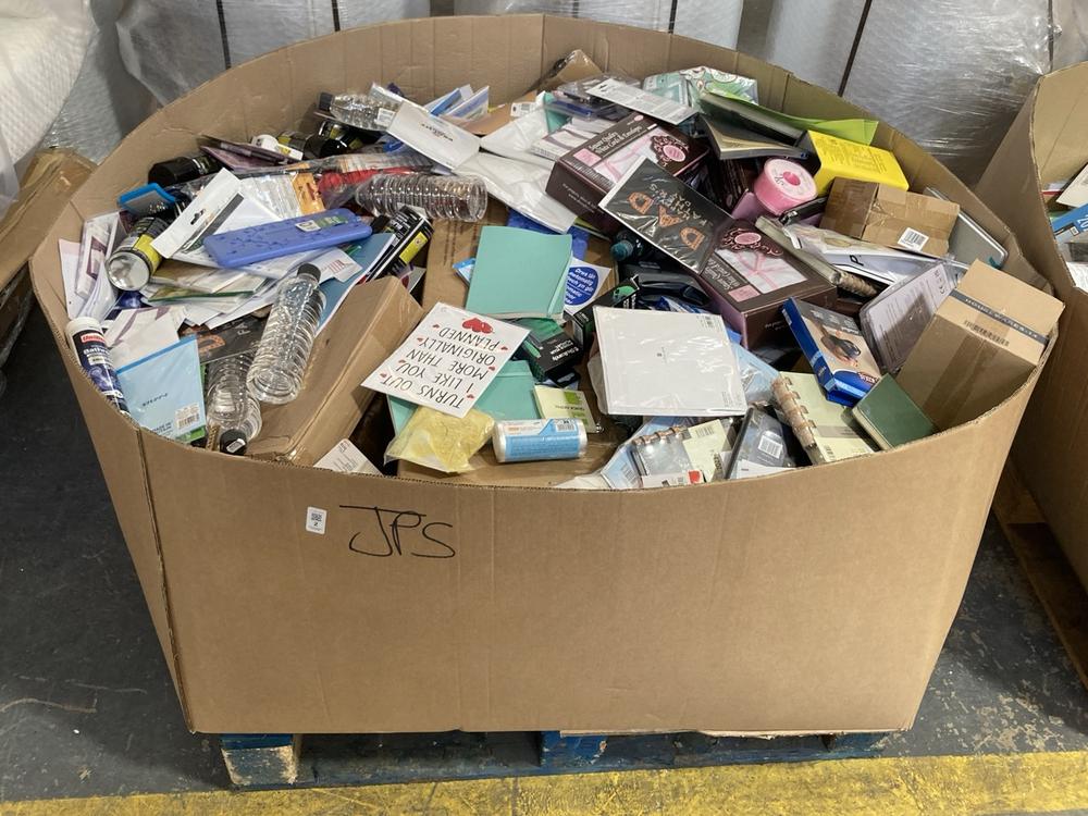 Lot 2  
            Chesterfield SR40 - Collection or Optional Delivery Available 

                
PALLET OF ASSORTED ITEMS TO INCLUDE FATHERS DAY CARD (LOCATION: A4)