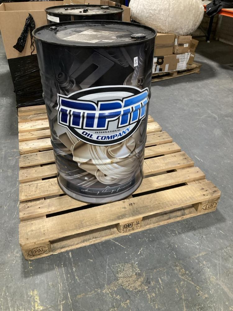 Lot 336  
            Chesterfield SR40 - Collection 

                
MPM MOTOR OIL 15W-40 TURBO UNIVERSAL 205L MODEL: 02205 ORIGINAL RRP- £1,291 (COLL...