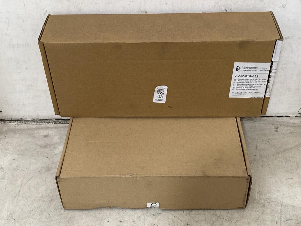 Lot 43  
            Chesterfield SR40 - Collection or Optional Delivery Available 

                
BASIS CONTROLLER BC10 TO INCLUDE BACK PANEL MODEL: 87172076790 (LOCATION: A4)