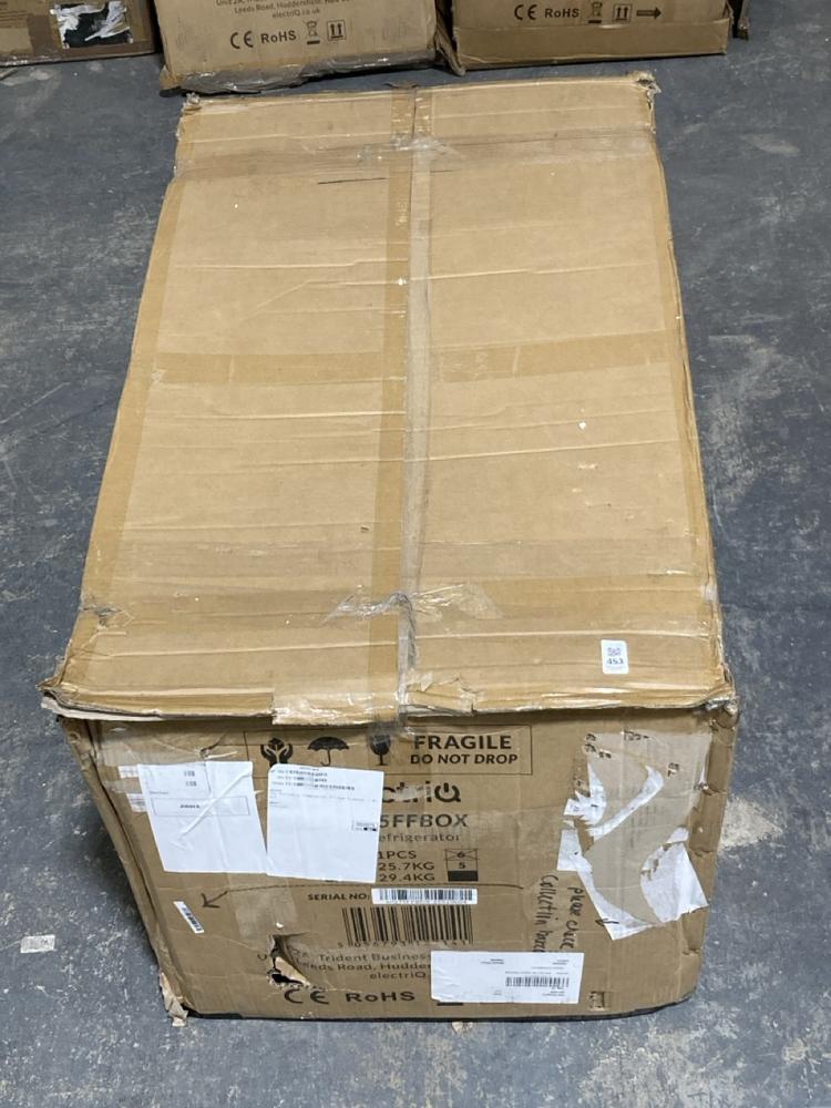 Lot 453  
            Chesterfield SR40 - Collection or Optional Delivery Available 

                
ELECTRIQ FREESTANDING 75L PORTABLE COMPRESSOR FRIDGE FREEZER IN BLACK ORIGINAL RR...