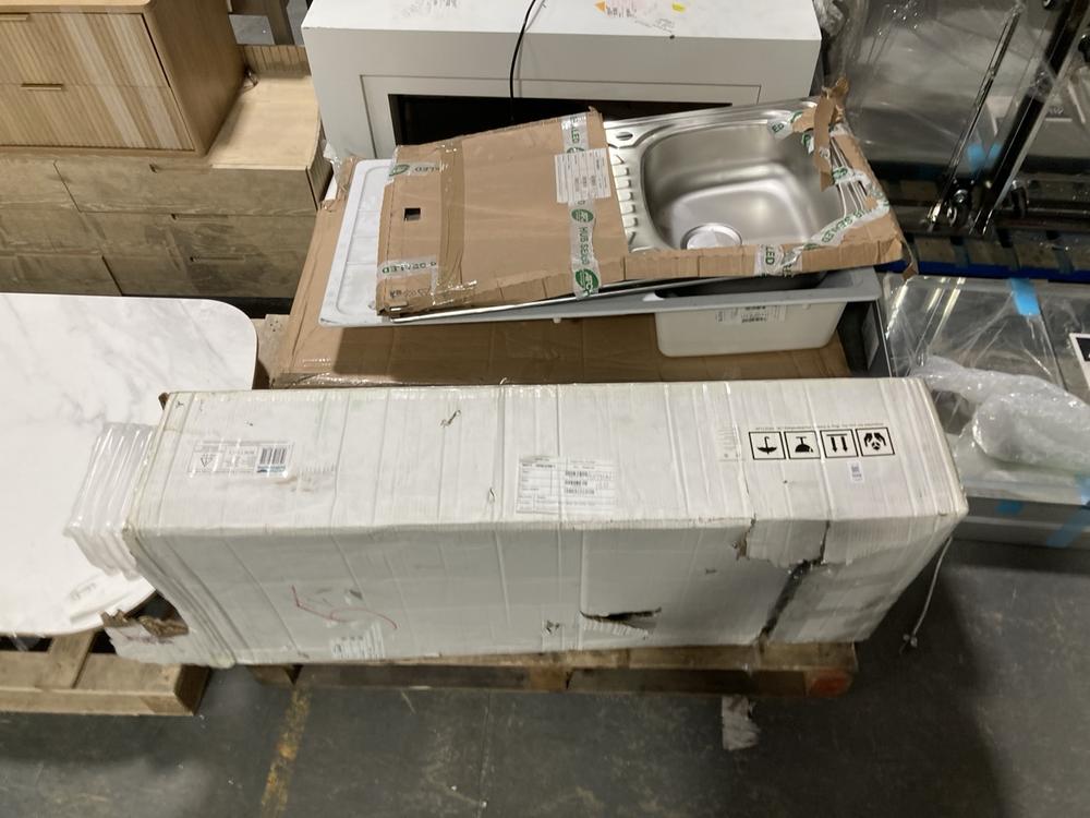 Lot 509  
            Chesterfield SR40 - Collection or Optional Delivery Available 

                
PALLET OF ASSORTED ITEMS TO INCLUDE TOWEL RAIL RADIATOR (LOCATION: B6)