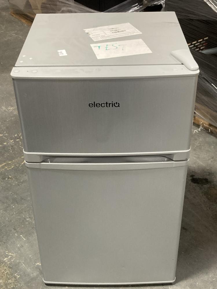 Lot 529  
            Chesterfield SR40 - Collection or Optional Delivery Available 

                
ELECTRIQ FREESTANDING FRIDGE FREEZER IN SILVER MODEL: ELIQUIS (LOCATION: B5)