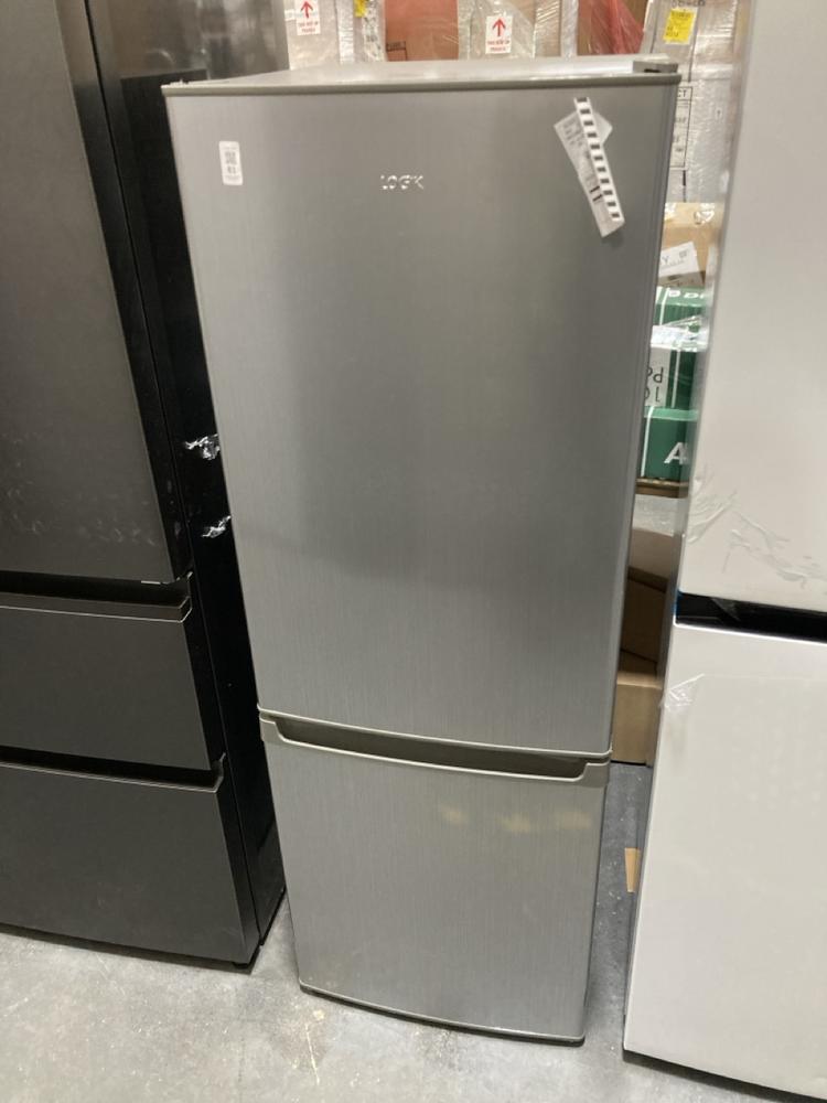 Lot 61  
            Chesterfield SR40 - Collection or Optional Delivery Available 

                
LOGIC FRIDGE/FREEZER IN SILVER - MODEL NO.L50BS23 - ORIGINAL RRP £209 (LOCATION: A4)