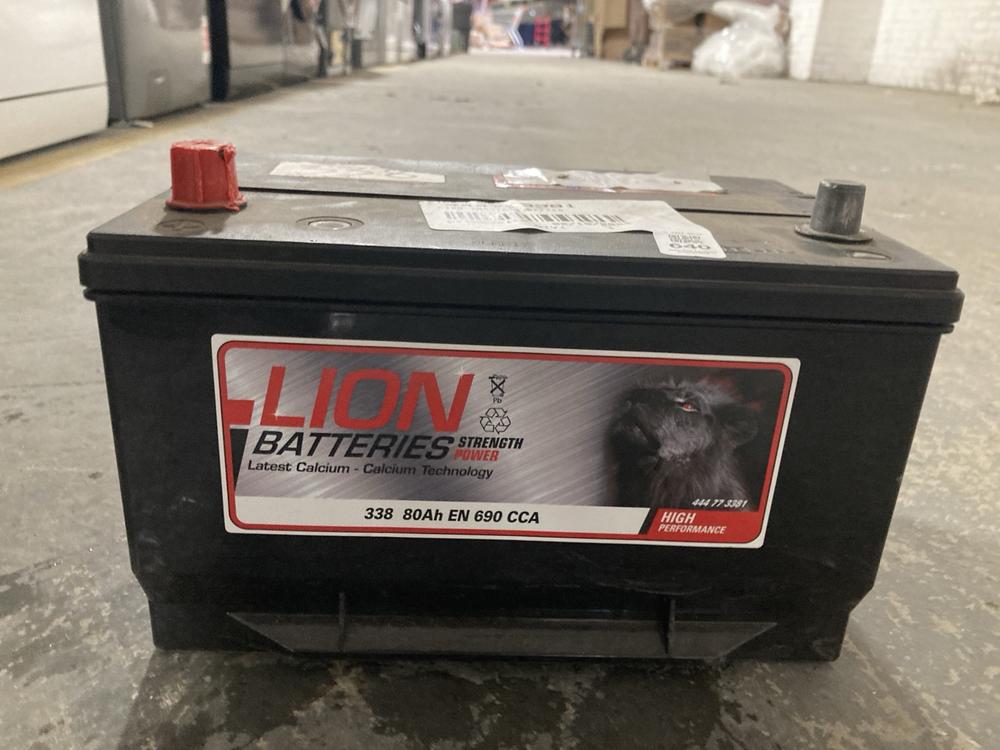 Lot 640  
            Chesterfield SR40 - Collection 

                
LION BATTERIES 338 80AH EN 690 CCA ORIGINAL RRP- £100 (COLLECTION ONLY) (LOCATION...