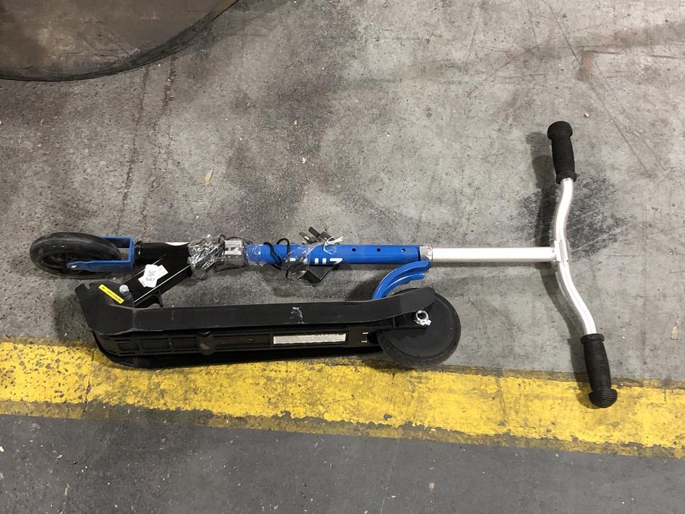 Lot 647  
            Chesterfield SR40 - Collection or Optional Delivery Available 

                
ZINC KIDS SCOOTER IN BLUE (LOCATION: SR41)