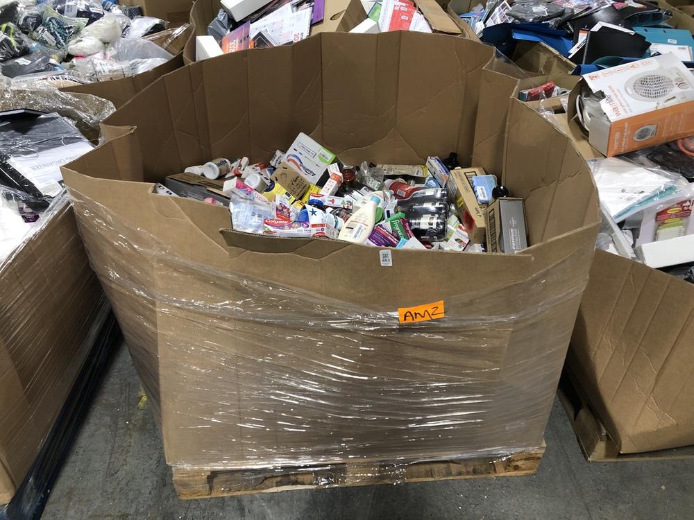 Lot 653  
            Chesterfield SR40 - Collection or Optional Delivery Available 

                
PALLET OF ASSORTED ITEMS TO INCLUDE COLGATE TOOTHPASTE (LOCATION: SR41)