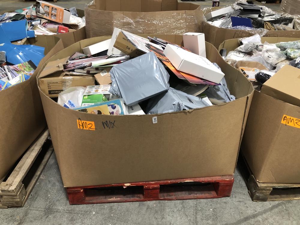 Lot 663  
            Chesterfield SR40 - Collection or Optional Delivery Available 

                
PALLET OF ASSORTED ITEMS TO INCLUDE ABUS FACEGUARD (LOCATION: SR41)