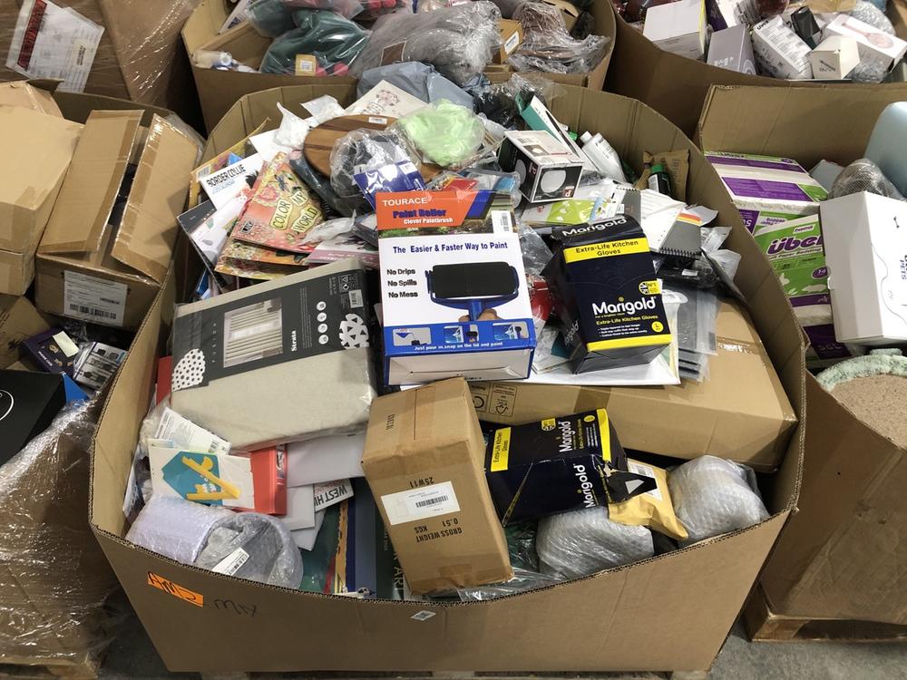 Lot 666  
            Chesterfield SR40 - Collection or Optional Delivery Available 

                
PALLET OF ASSORTED ITEMS TO INCLUDE TOURACE PAINT ROLLER (LOCATION: SR41)