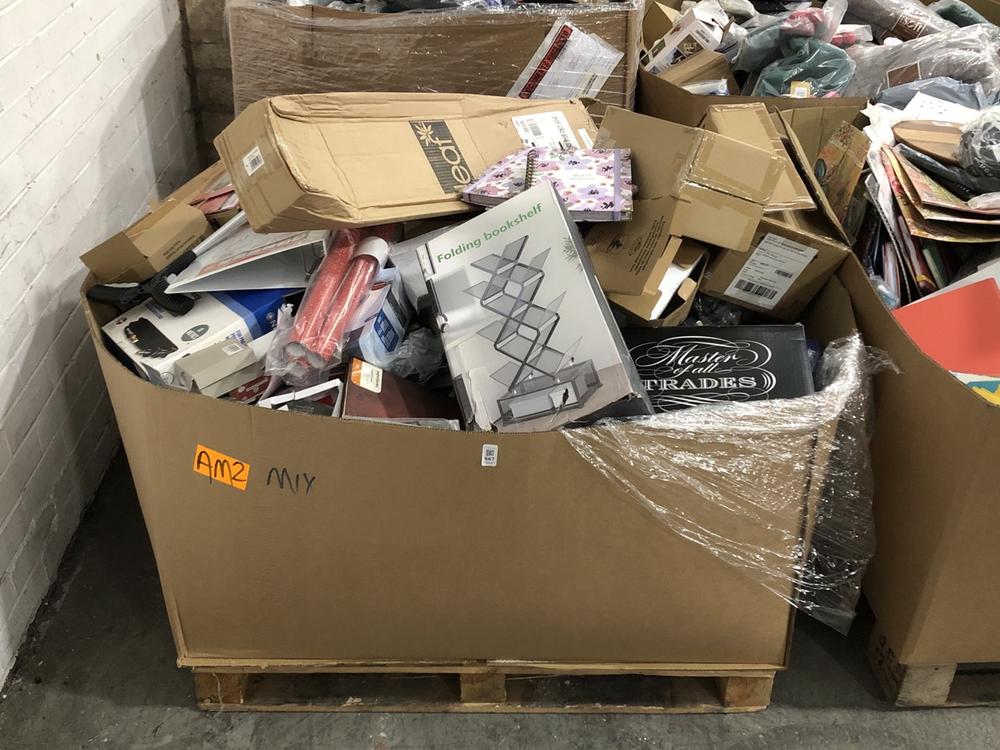 Lot 667  
            Chesterfield SR40 - Collection or Optional Delivery Available 

                
PALLET OF ASSORTED ITEMS TO INCLUDE FOLDING BOOKSHELF (LOCATION: SR41)